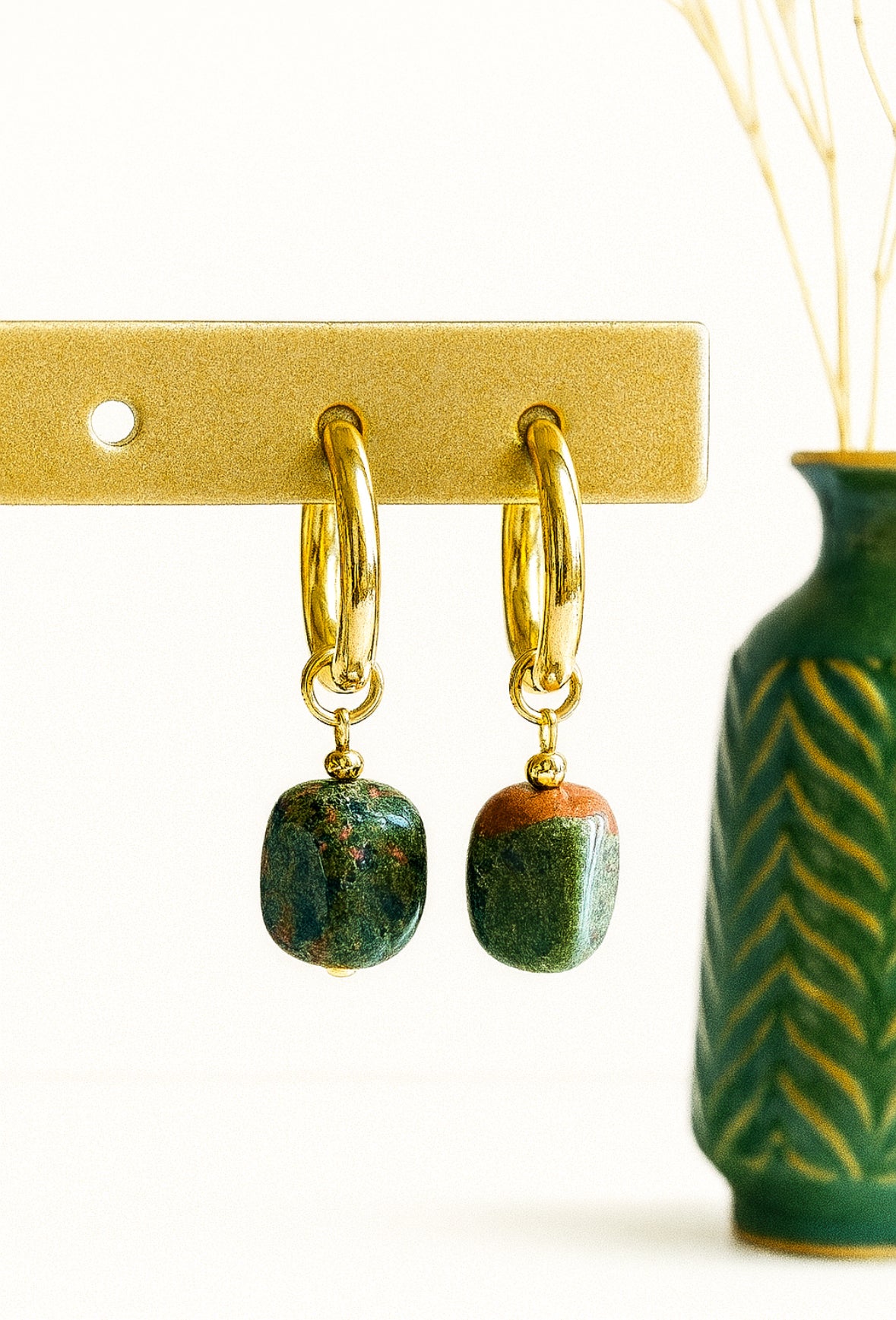 Livia Verde oorhangers met natuursteen