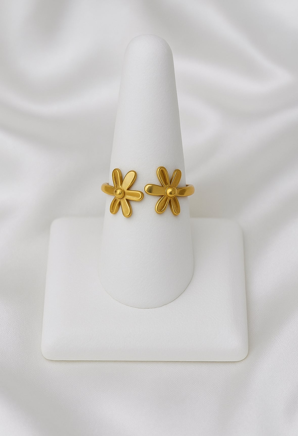 Ring met twee bloemetjes