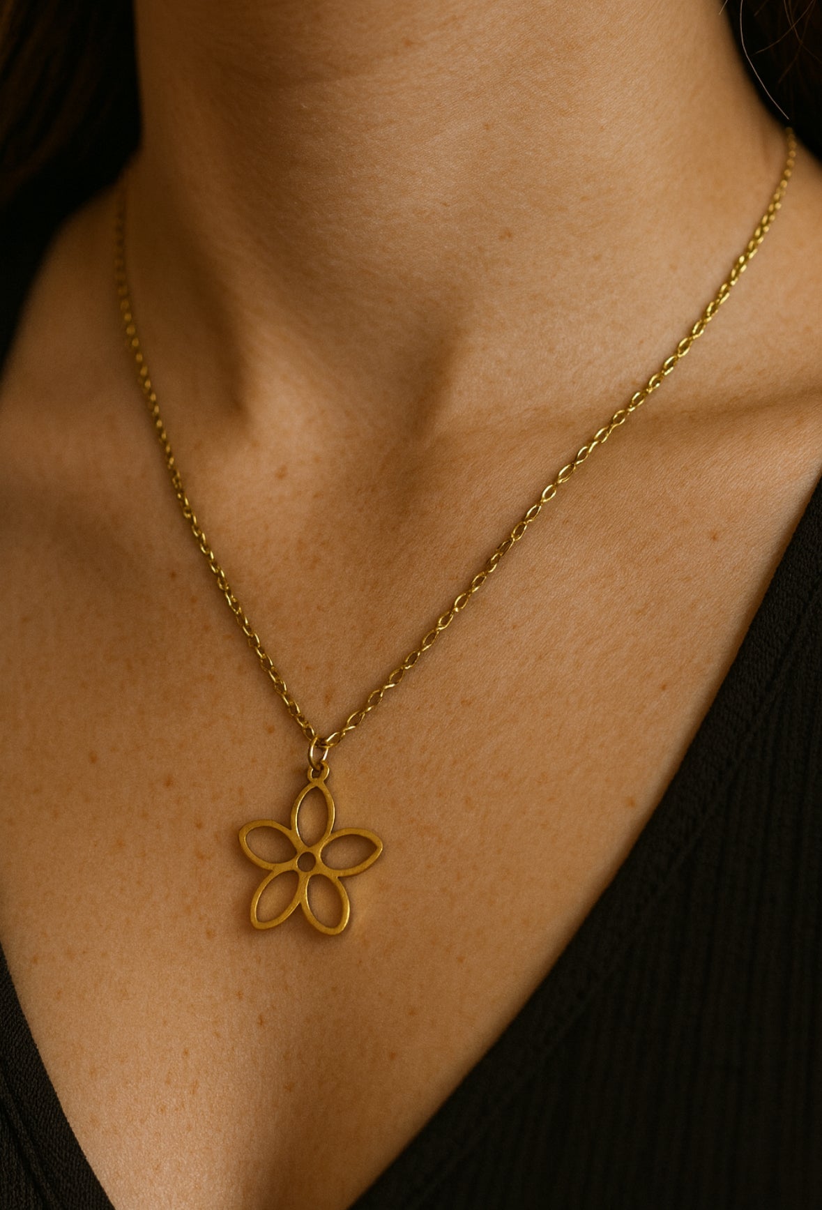 Ketting met bloemetje bedel