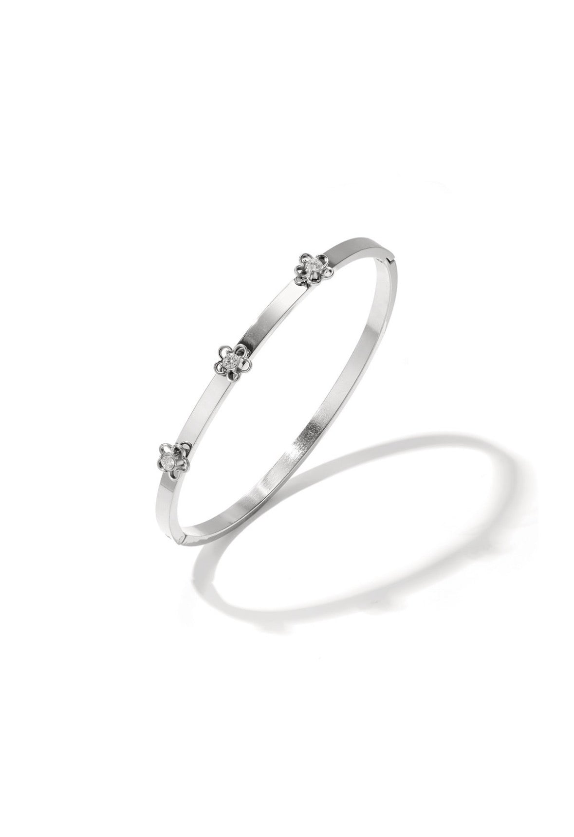 Bangle met bloemendetail zilver