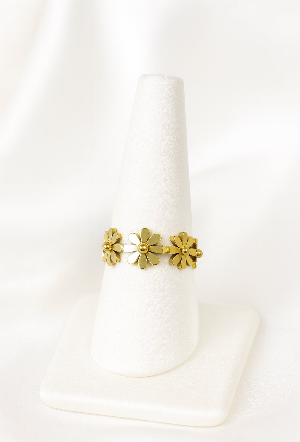 Vintage open ring bloemen met gouden kralen