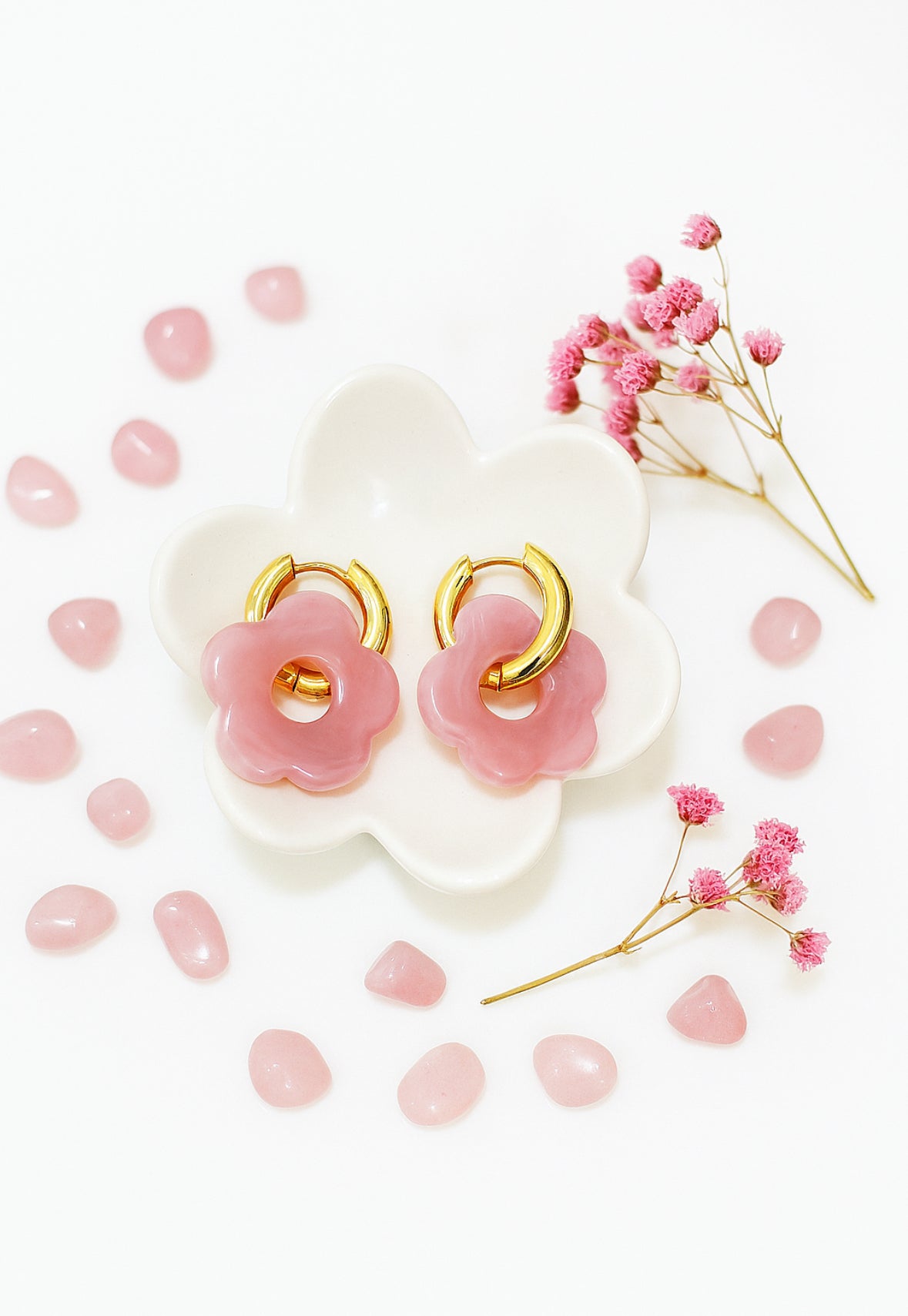 Ella Roza oorbellen met acryl bloemen