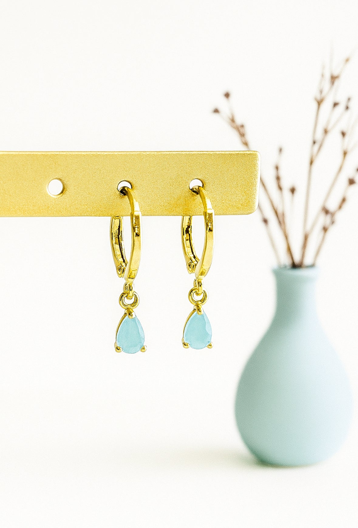 Lena Azul Claro oorhangers met zirconia steentje