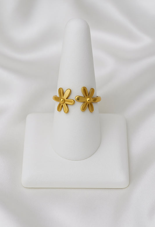 Ring met twee bloemetjes