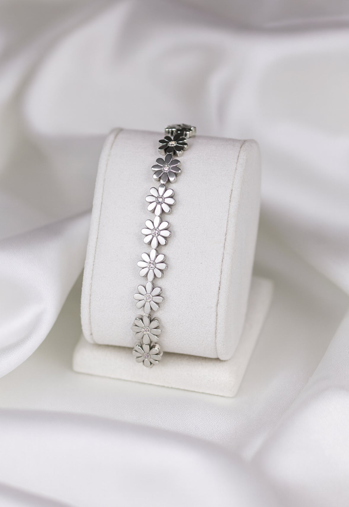 Gesp armband madeliefjes met steentje zilver