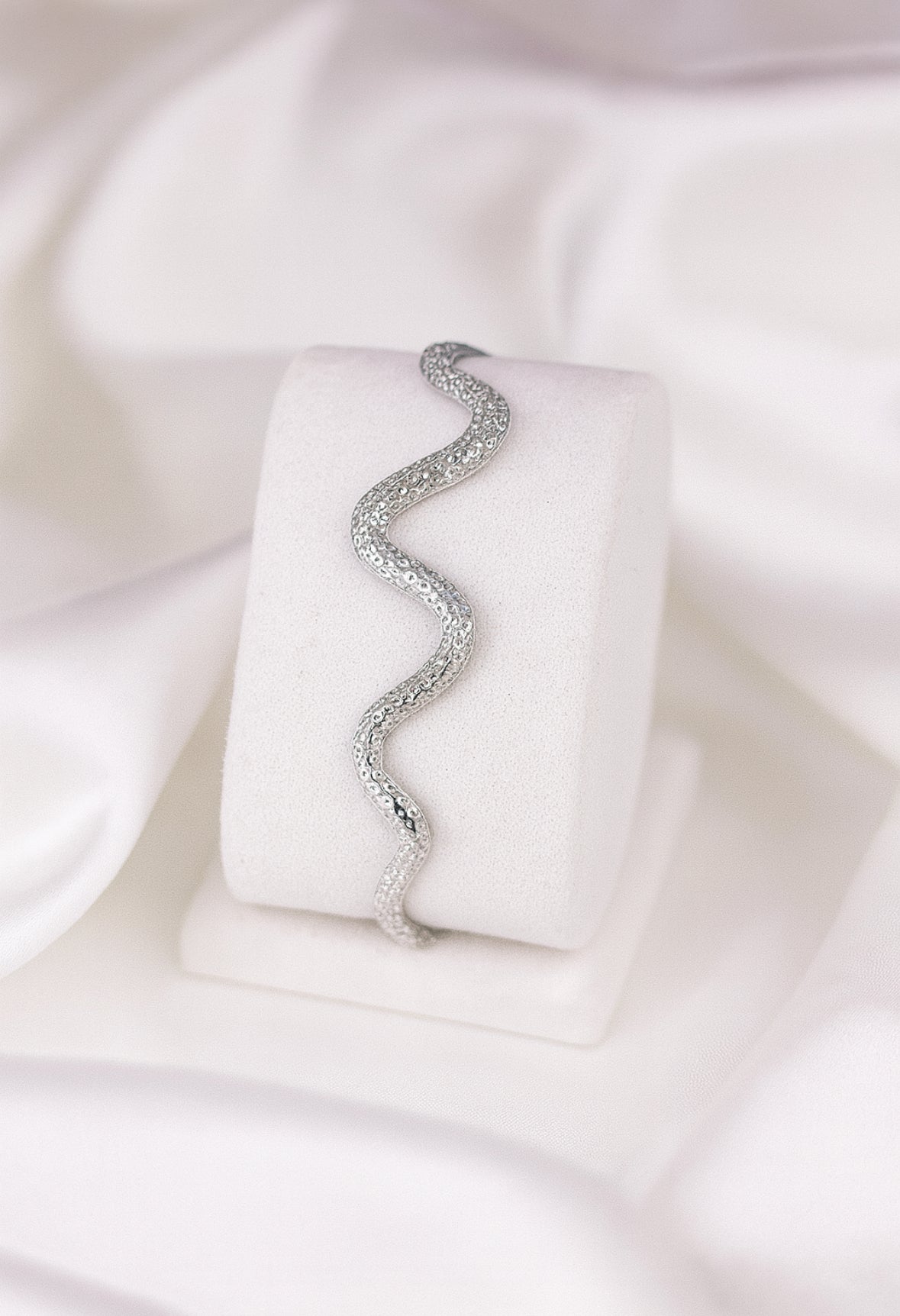 Open armband met motief zilver