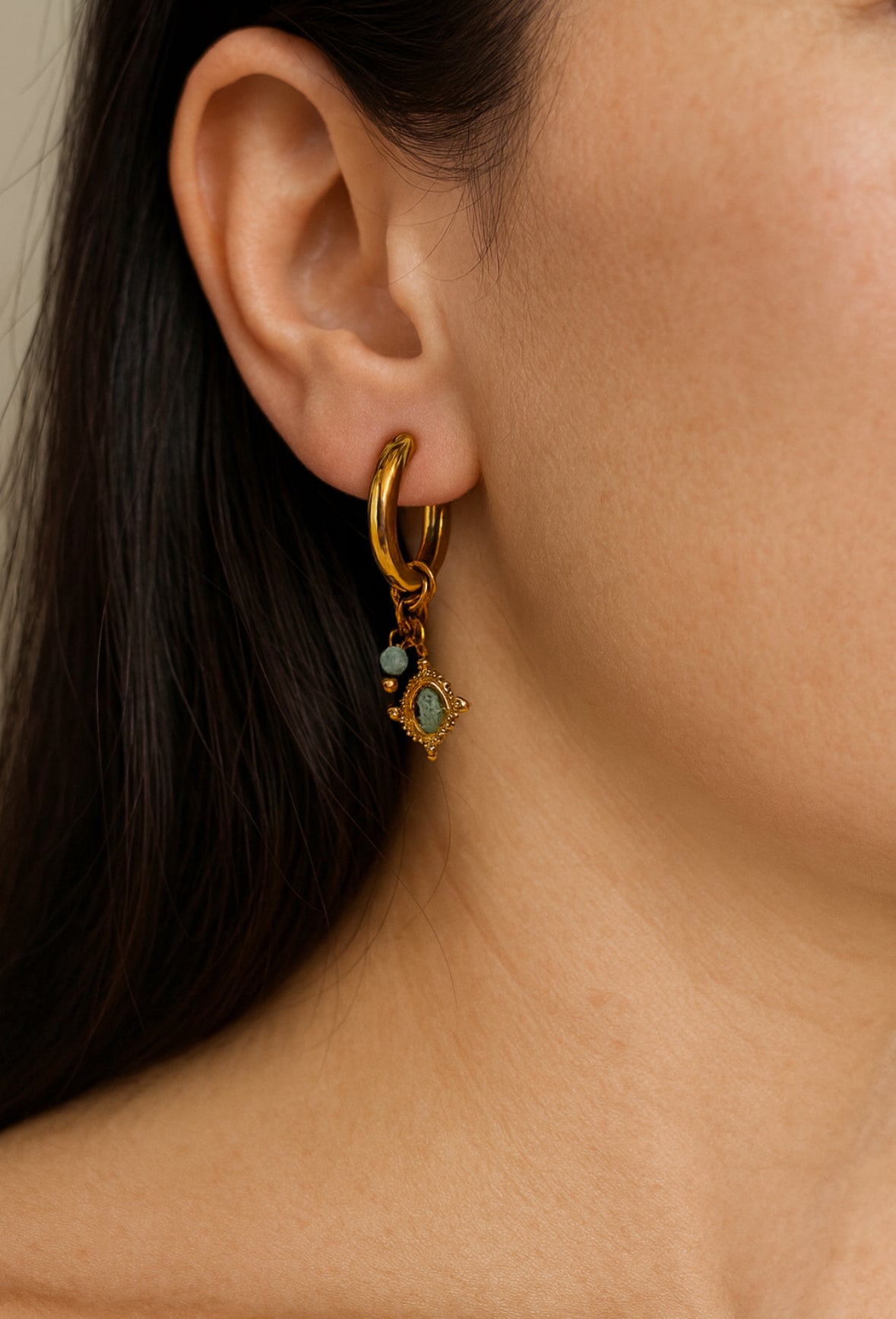 Lucie oorhangers met maan en bedel