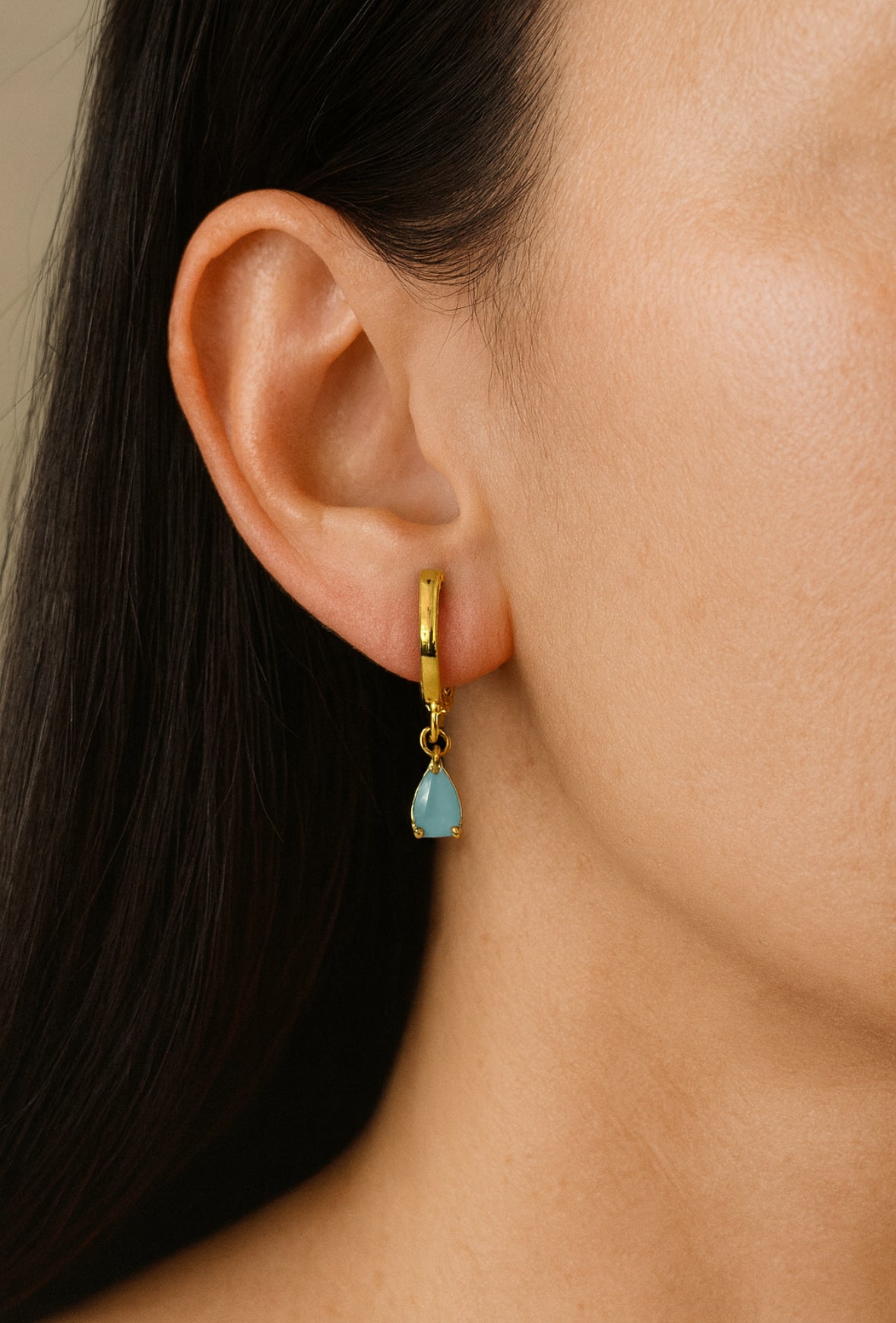 Lena Azul Claro oorhangers met zirconia steentje