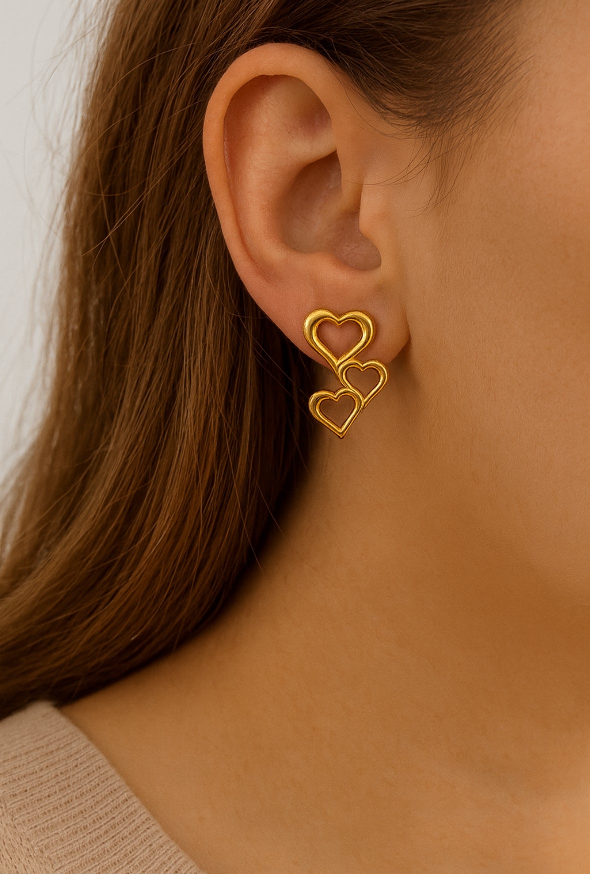 Studs drie hartjes goud