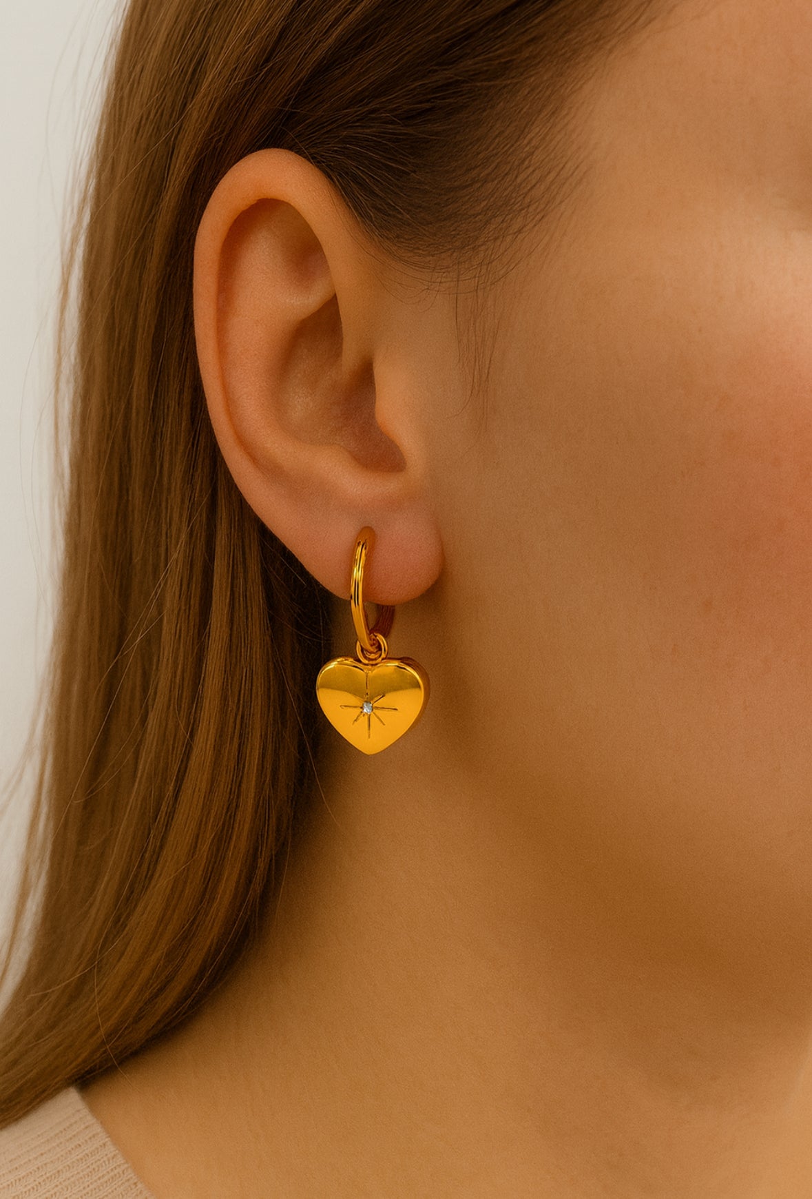 Hartje oorhangers goud