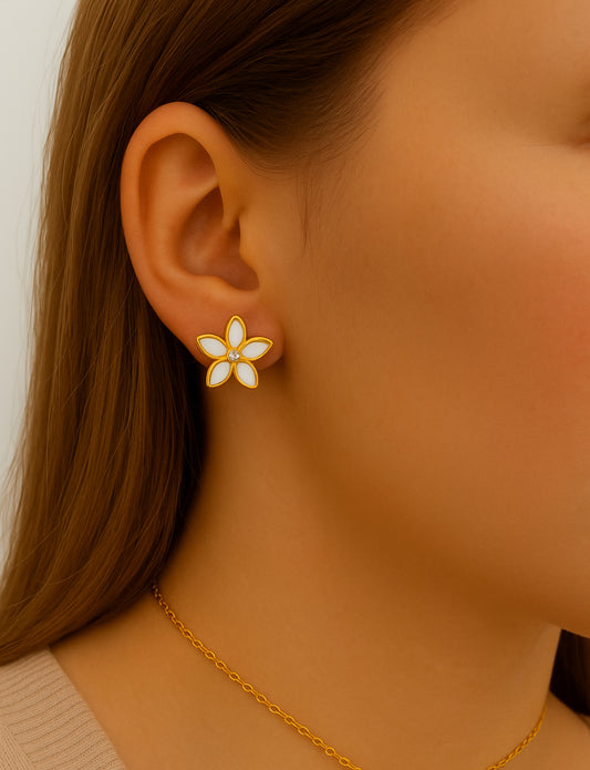 Studs witte bloemetje