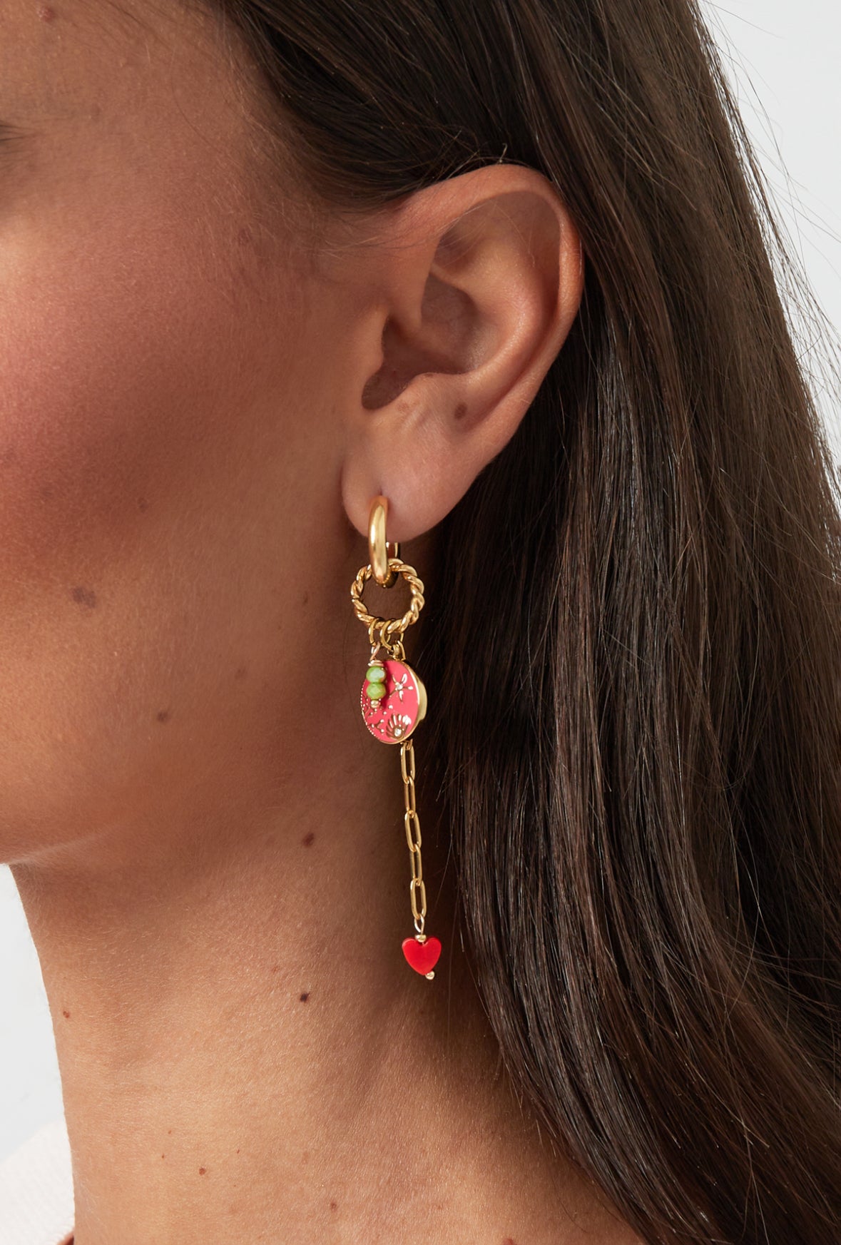 Oorbellen met bedel en kralen roze