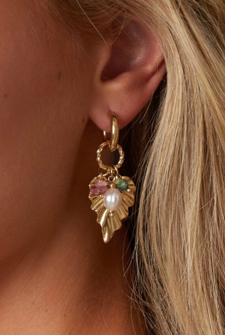 Oorbellen met blad en kralen