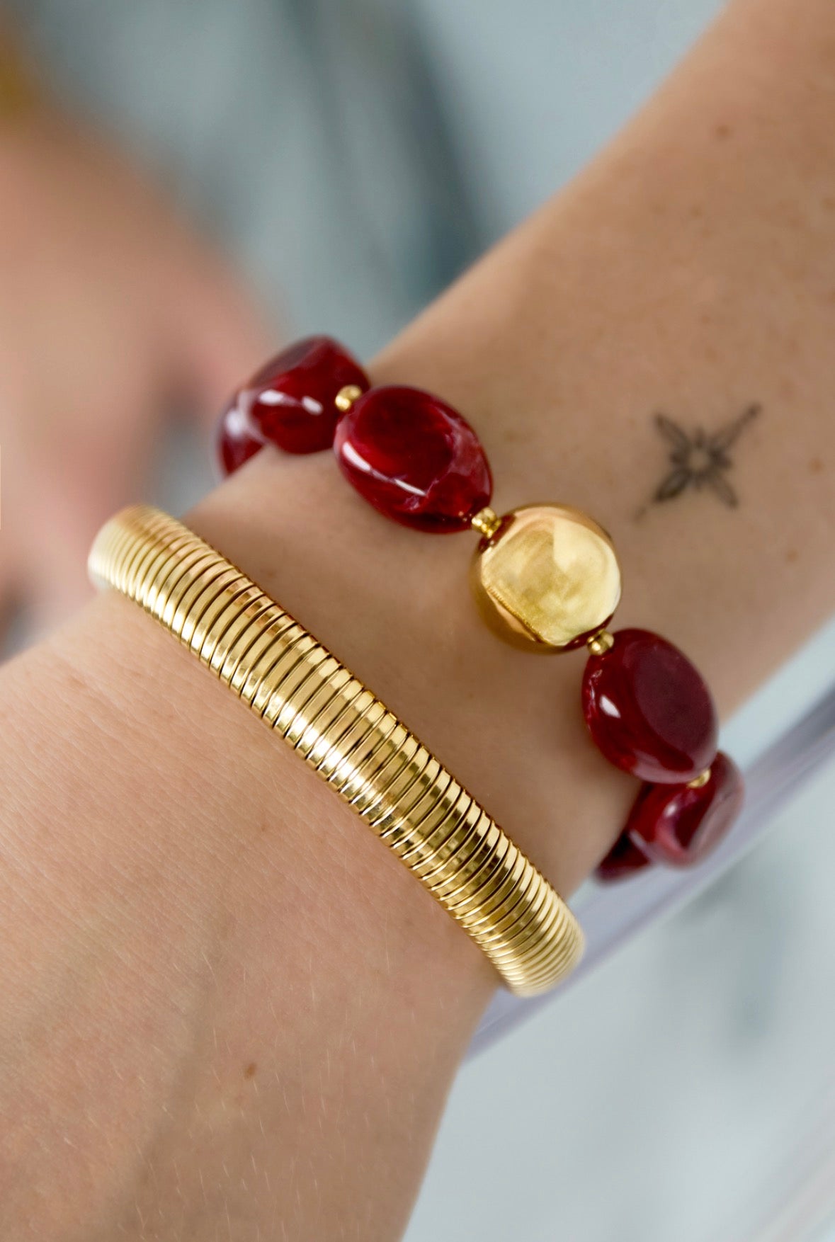 Elastieken armband met strepen smal goud