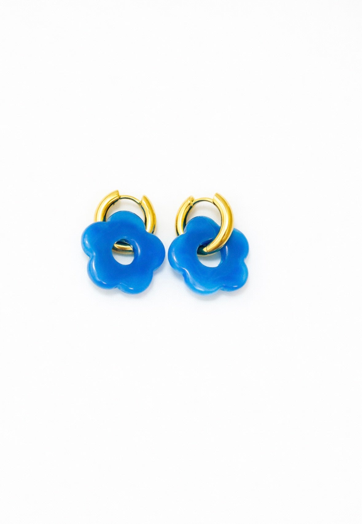 Ella Azul Clara oorbellen met acryl bloemen