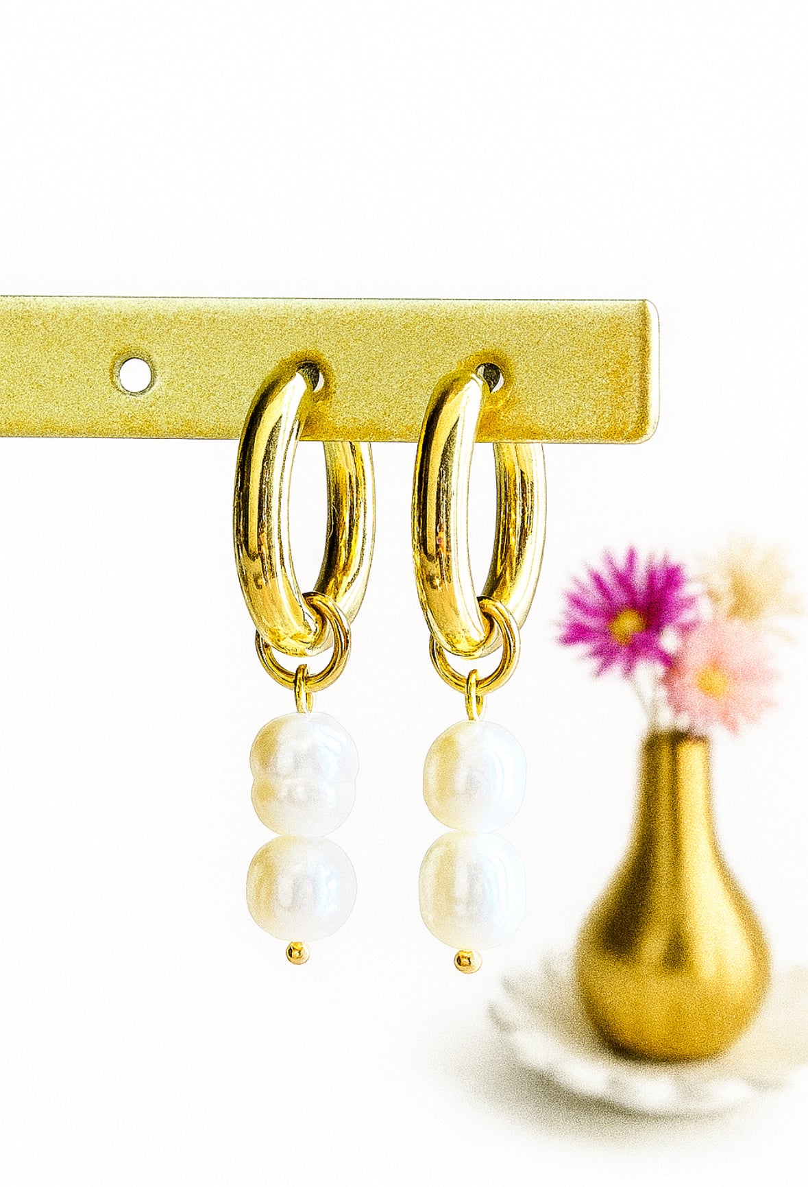 Bella Perola oorhangers met twee parels