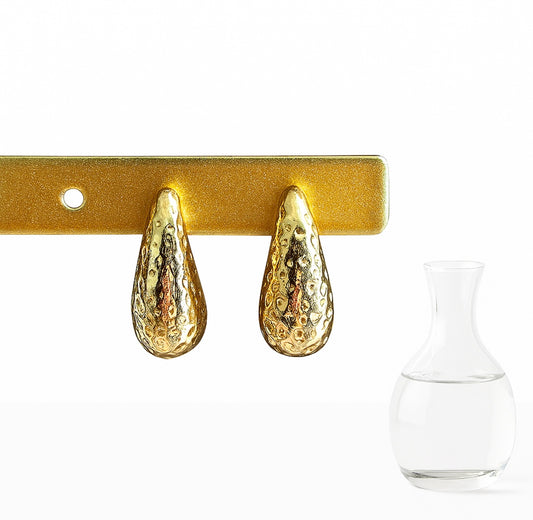 Gitta druppel oorbellen met motief klein