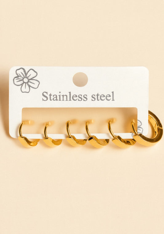 Setje van drie oorbellen vierkant goud