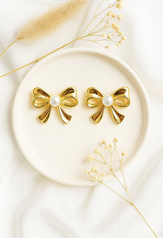 Clara kleine strikjes oorbellen met parel