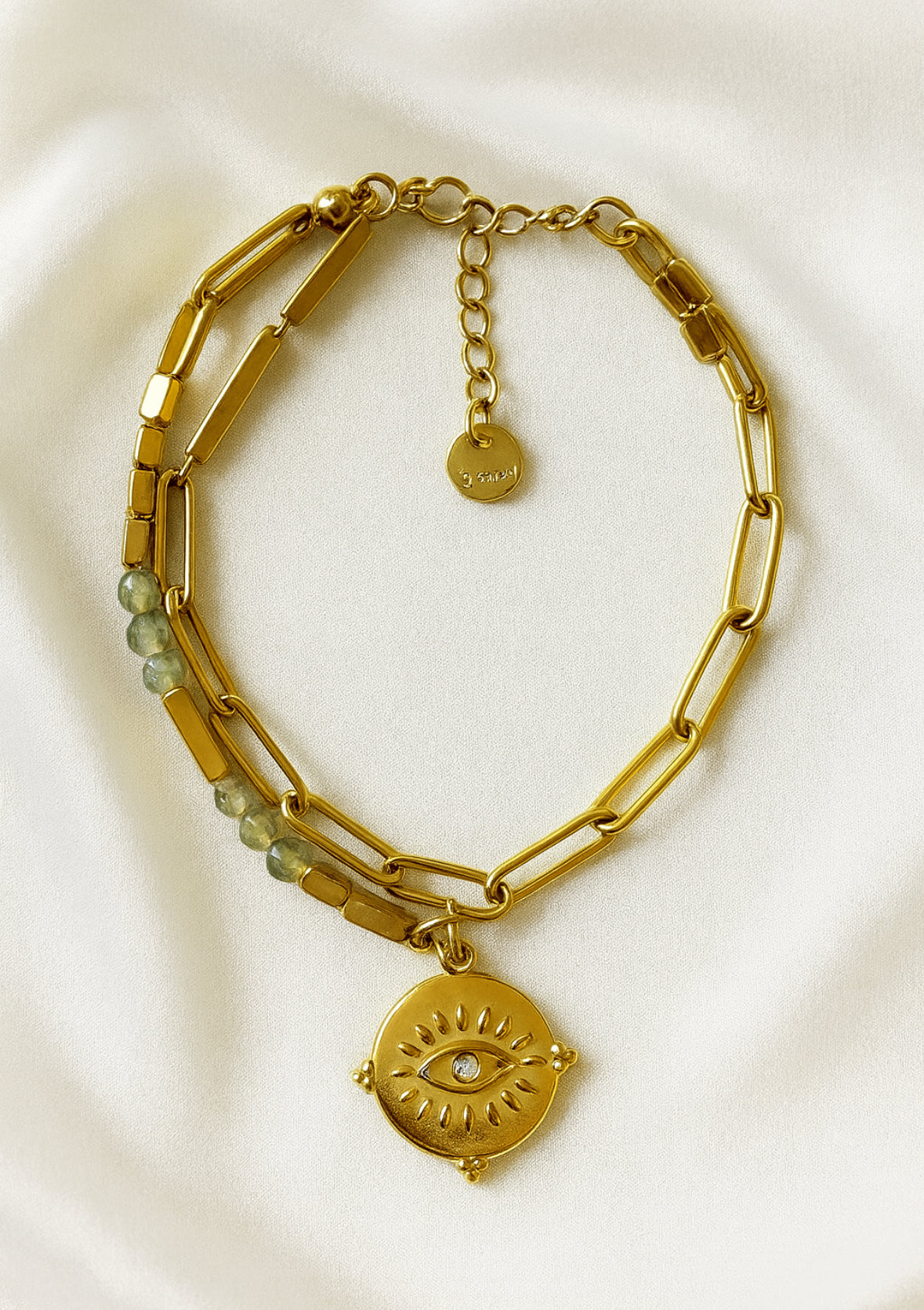 Dubbel armband licht groene kralen en bedel