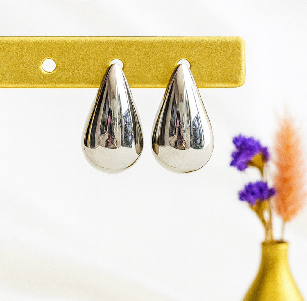 Gitta druppel zilver oorbellen medium